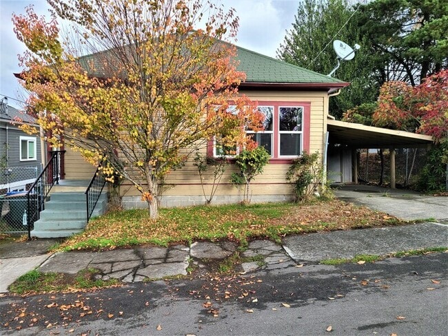 property at 2612 S Grand St