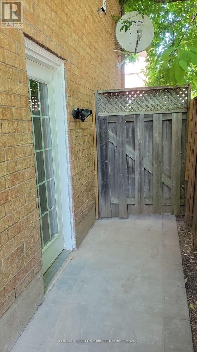 5545 Northrise Rd in Mississauga, ON - Building Photo - Building Photo