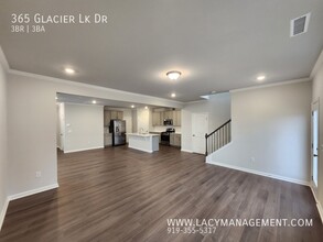 365 Glacier Lk Dr in Raleigh, NC - Building Photo - Building Photo