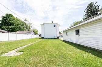 327 Planett St, Unit 327 planett street in La Porte, IN - Foto de edificio - Building Photo