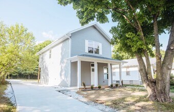 1041 E Delmar St in Springfield, MO - Foto de edificio - Building Photo