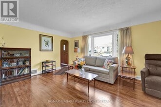 5428 Inglis Dr in Niagara Falls, ON - Building Photo - Building Photo