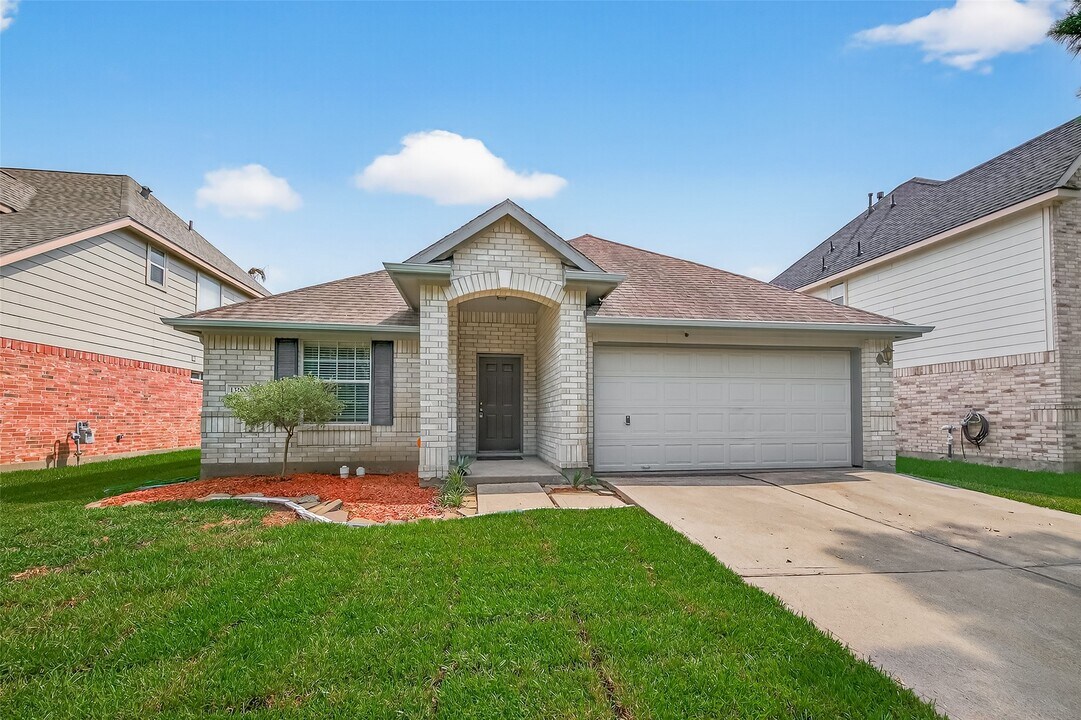 13206 Barton Meadow Ln in Rosharon, TX - Building Photo