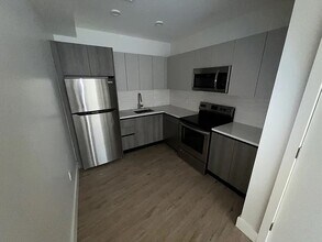 144 Summit Ave, Unit 309 in Jersey City, NJ - Foto de edificio - Building Photo