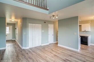 734 E Whispering Oaks Ct in Palatine, IL - Building Photo - Building Photo