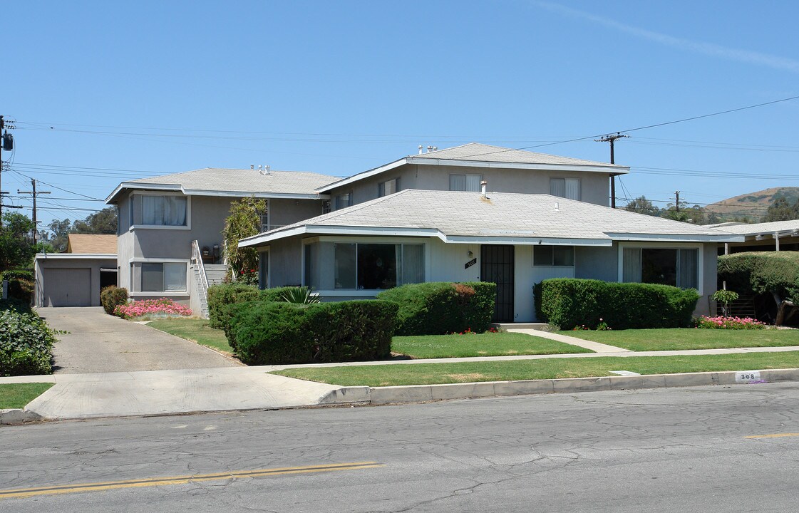 308 N Palm Ave in Santa Paula, CA - Building Photo