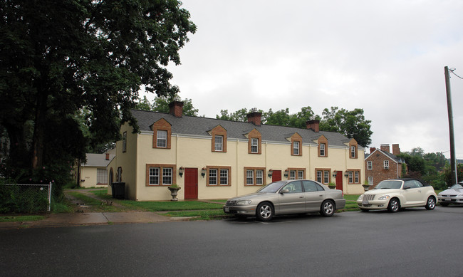 700 Jackson St in Fredericksburg, VA - Foto de edificio - Building Photo