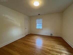 8 Dunes Ln in Port Washington, NY - Foto de edificio - Building Photo