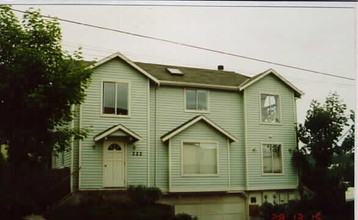 222 Dayton St in Edmonds, WA - Foto de edificio - Building Photo