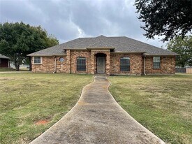 2111 Meadowview Dr in Caddo Mills, TX - Building Photo