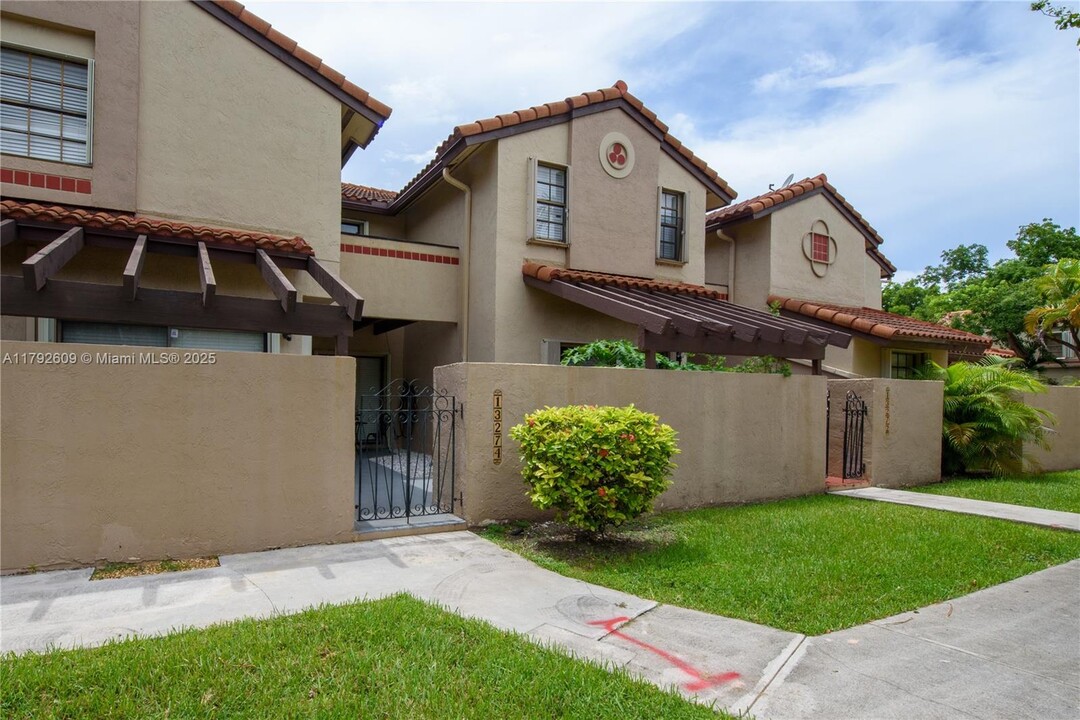 13274 SW 112th Terrace in Miami, FL - Building Photo