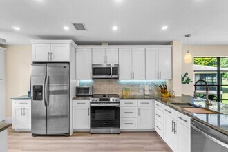 5 Stratford Dr in Boynton Beach, FL - Building Photo - Building Photo