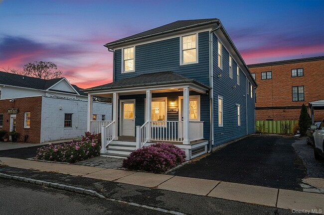 24 Skillman St in Roslyn, NY - Foto de edificio - Building Photo