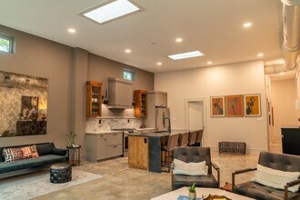 612 W 8th Ave in Tallahassee, FL - Building Photo - Building Photo