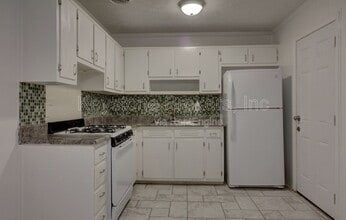 10252 Foxfire Terrace in Jonesboro, GA - Building Photo - Building Photo