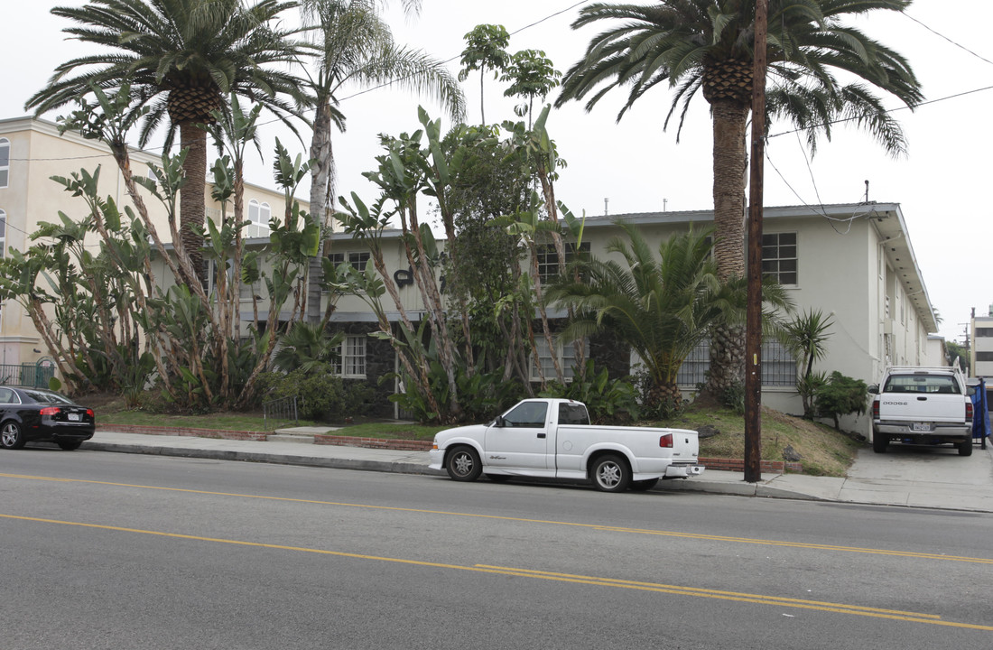 11933 Magnolia Blvd in Valley Village, CA - Building Photo