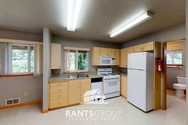 property at 1421 W Bay Dr NW