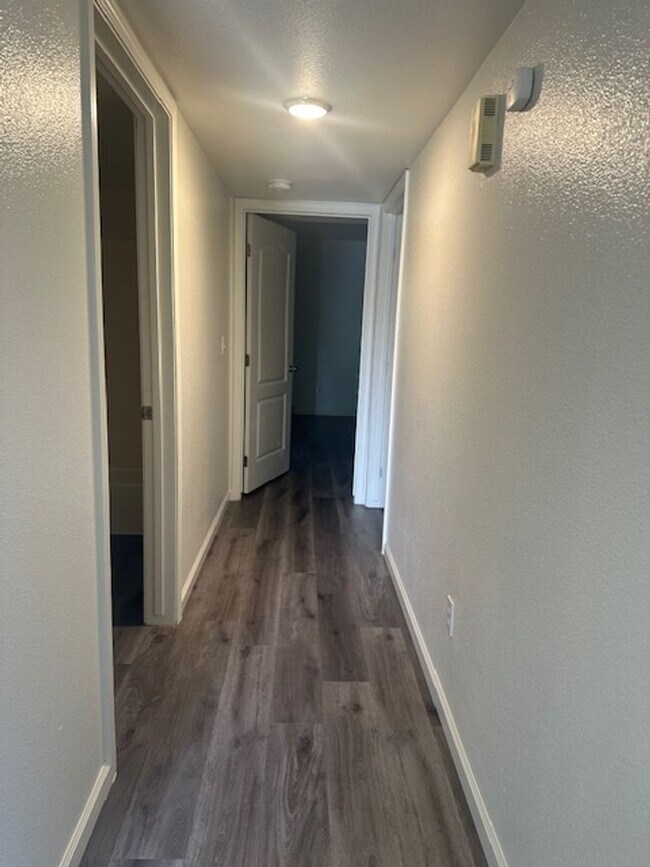 6118 Royal Coach Cir-Unit -6118 in Bakersfield, CA - Building Photo - Building Photo