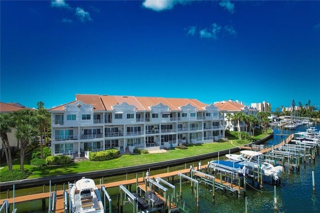 4667 Mirabella Ct in St Pete Beach, FL - Building Photo - Building Photo