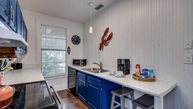 16 13th St in Tybee Island, GA - Building Photo - Building Photo