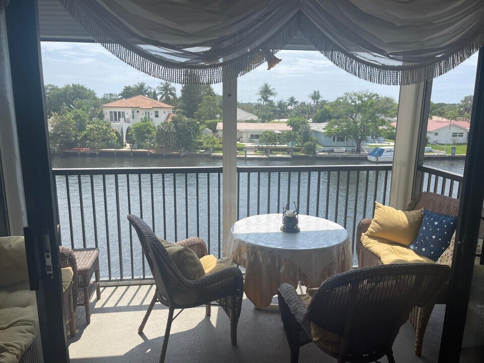 18 Royal Palm Way in Boca Raton, FL - Building Photo