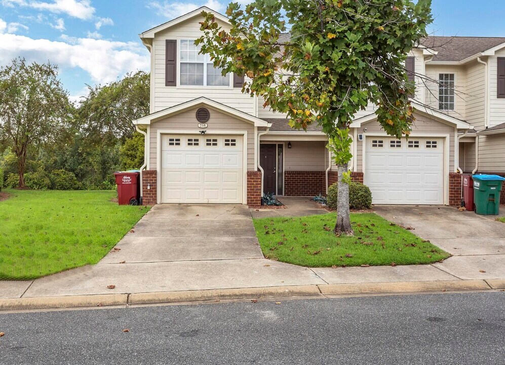 735 Majestic Dr in Crestview, FL - Building Photo