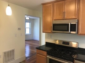 65 Conwell Ave, Unit 1 in Somerville, MA - Building Photo