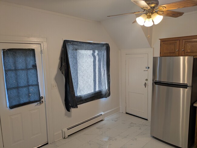 70 Benham St, Unit #1 in Hamden, CT - Building Photo - Building Photo
