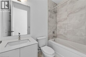 2088 James St in Burlington, ON - Building Photo - Building Photo