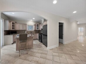 2033 Fairview in Cleveland, OH - Foto de edificio - Building Photo