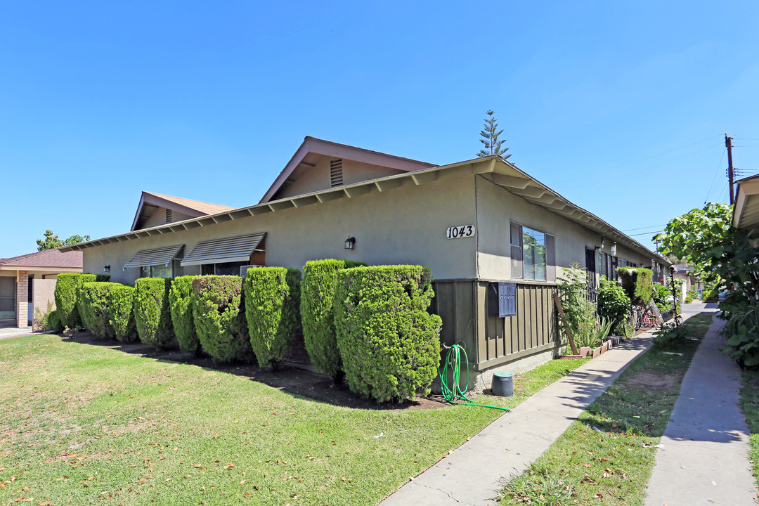 1043 N Lincoln St in Orange, CA - Building Photo