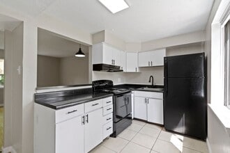 The Vistas Apartment Homes in Indianapolis, IN - Building Photo - Building Photo