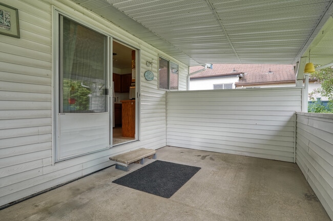 17829 59 Av in Surrey, BC - Building Photo - Building Photo
