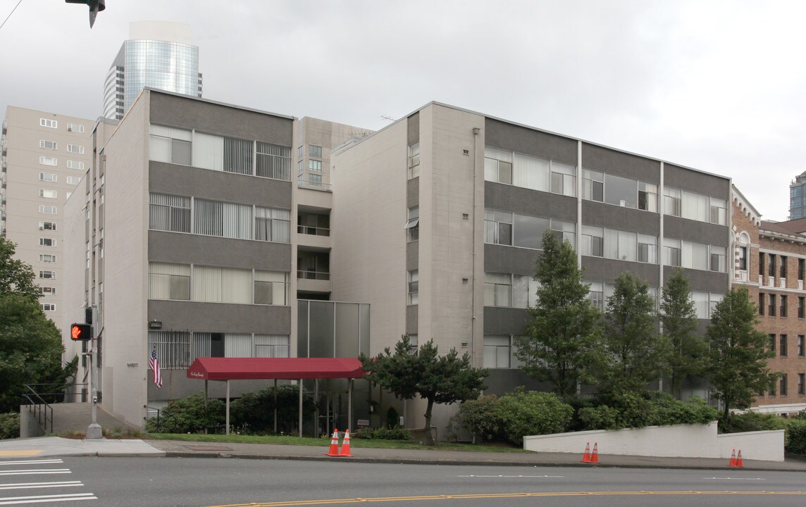 Ten Twenty University in Seattle, WA - Foto de edificio