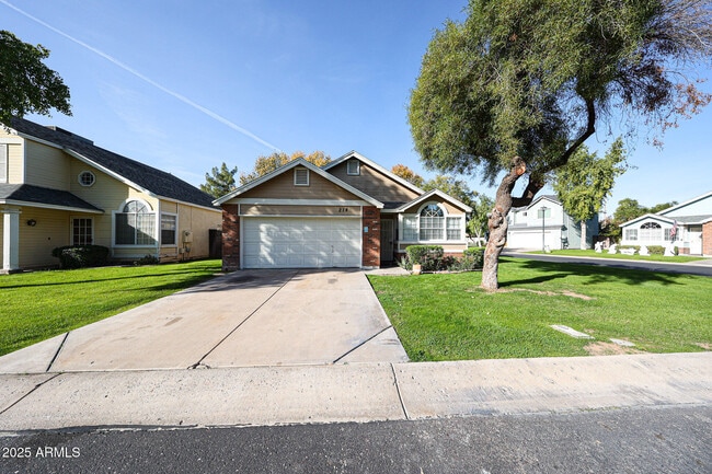 214 S Rush Cir E in Chandler, AZ - Building Photo - Building Photo