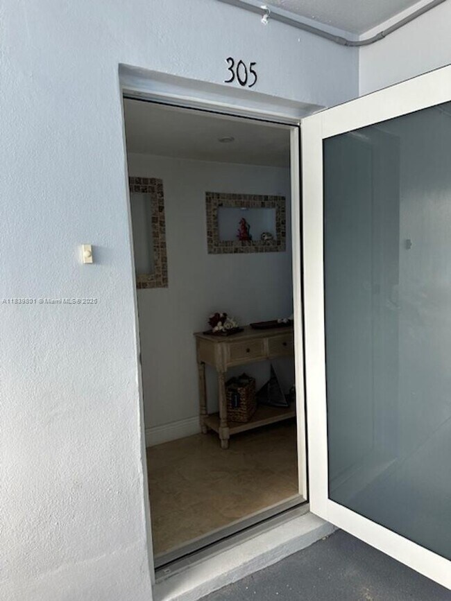 320 S Surf Rd in Hollywood, FL - Building Photo - Building Photo