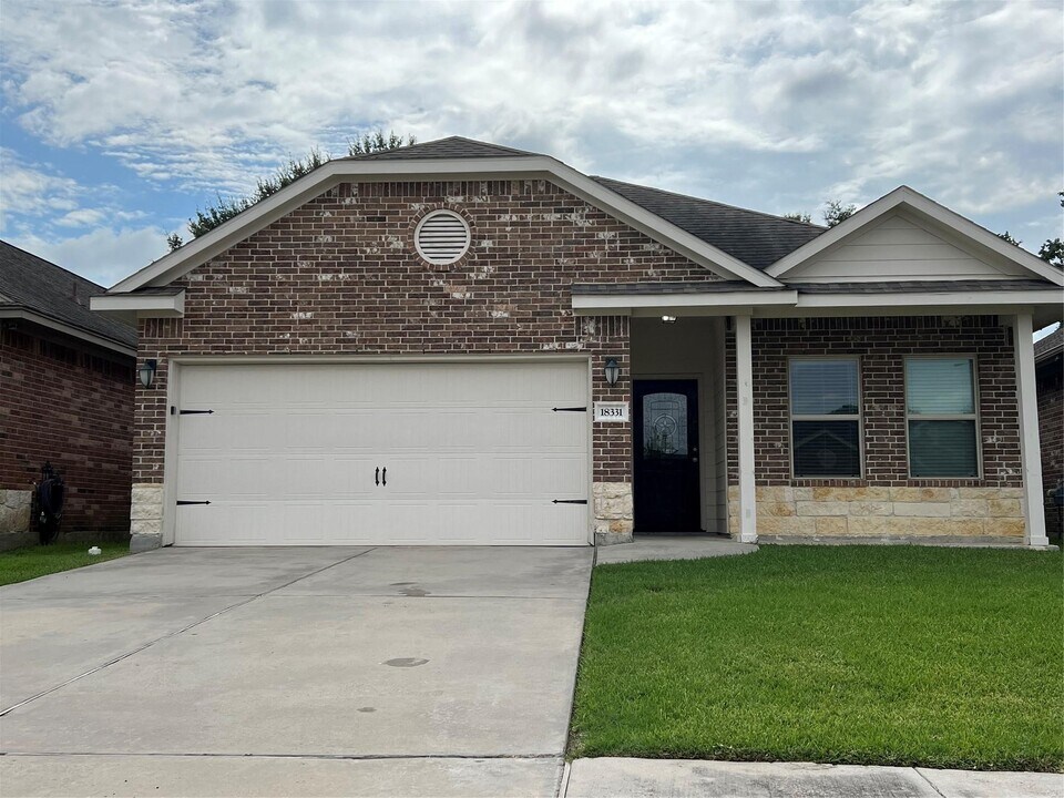 18331 Hillingdon Ln in Tomball, TX - Building Photo