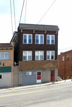 1615 Brownsville Rd in Pittsburgh, PA - Foto de edificio - Building Photo