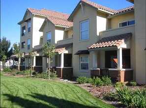 Shiraz Senior Apartments in San Jose, CA - Building Photo - Building Photo