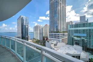 951 Brickell Ave in Miami, FL - Building Photo