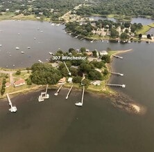 307 Winchester Dr in South Kingstown, RI - Building Photo - Building Photo