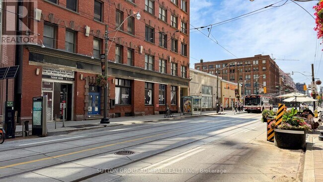 393 King St W in Toronto, ON - Building Photo - Building Photo