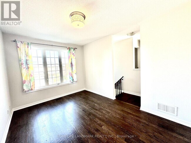 113 Mynden Way in Newmarket, ON - Building Photo - Building Photo