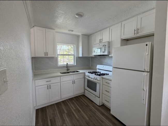 property at 923 Knight St