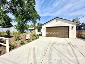 210 D St in Roseville, CA - Building Photo