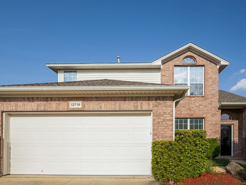 12716 Chattaroy Ln in Fort Worth, TX - Building Photo