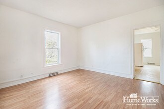 415 E Broadway St-Unit -B-2 in Mishawaka, IN - Building Photo - Building Photo