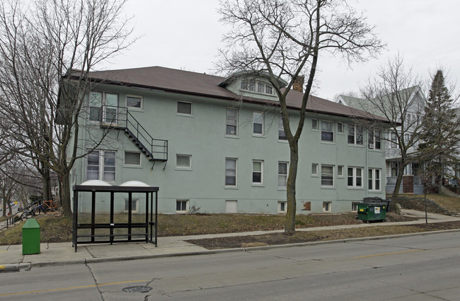 2130 E Bradford Ave in Milwaukee, WI - Building Photo - Building Photo