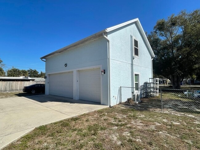 515 N Disston Ave in Tavares, FL - Building Photo - Building Photo