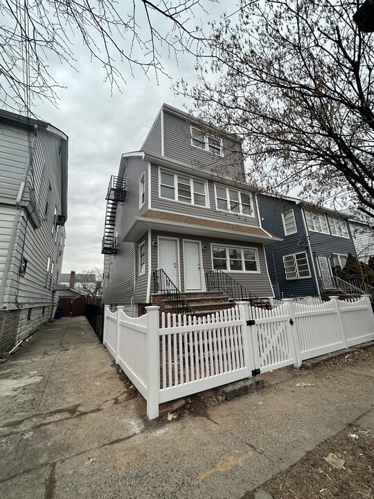 205 N 16th St, Unit 1 in Bloomfield, NJ - Building Photo